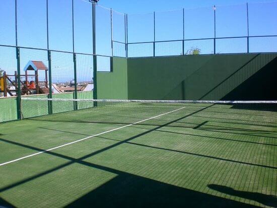 Pista de padel de cemento